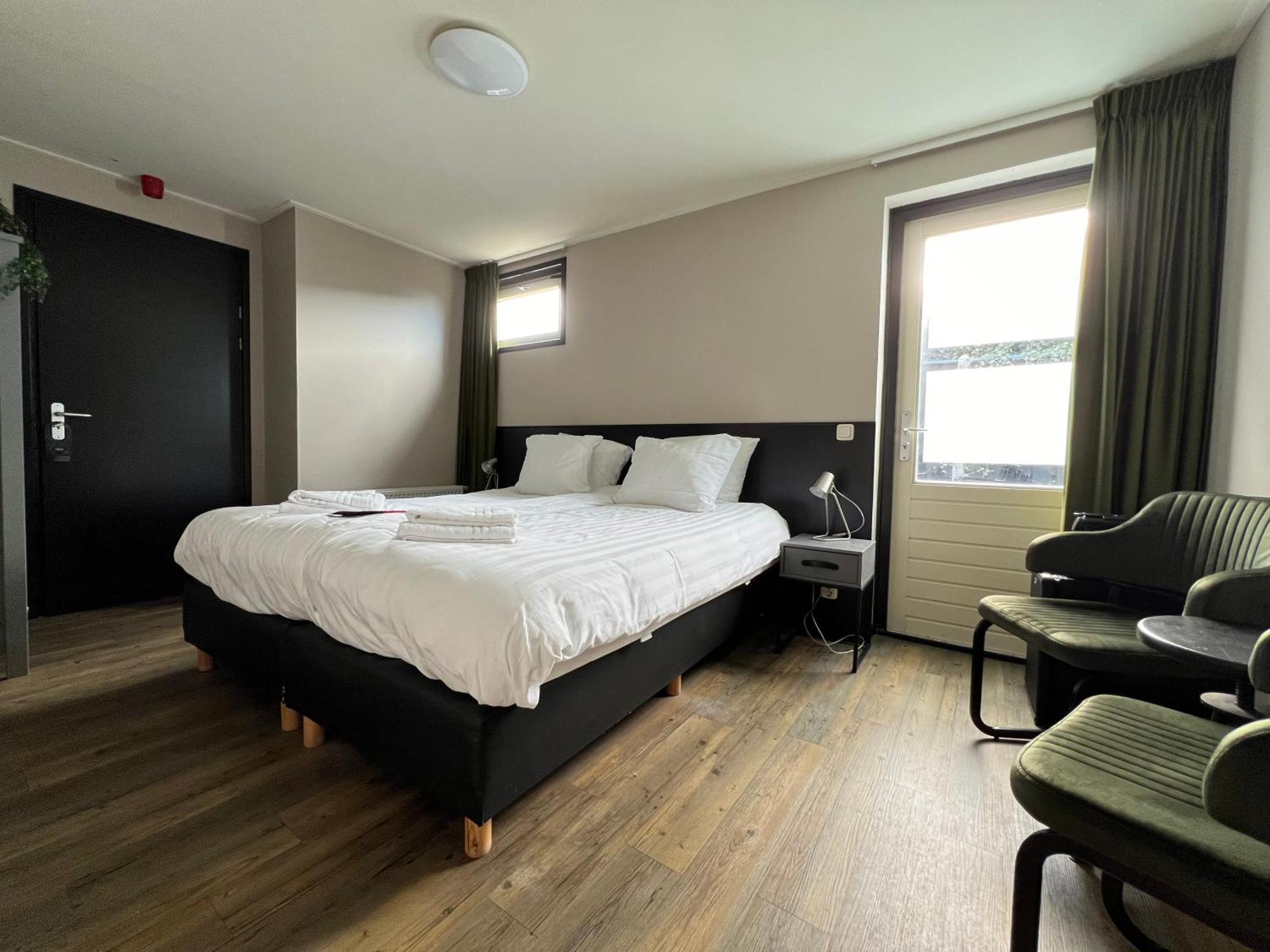 Bij Hen Op Ameland Hotel Hollum  Exterior photo
